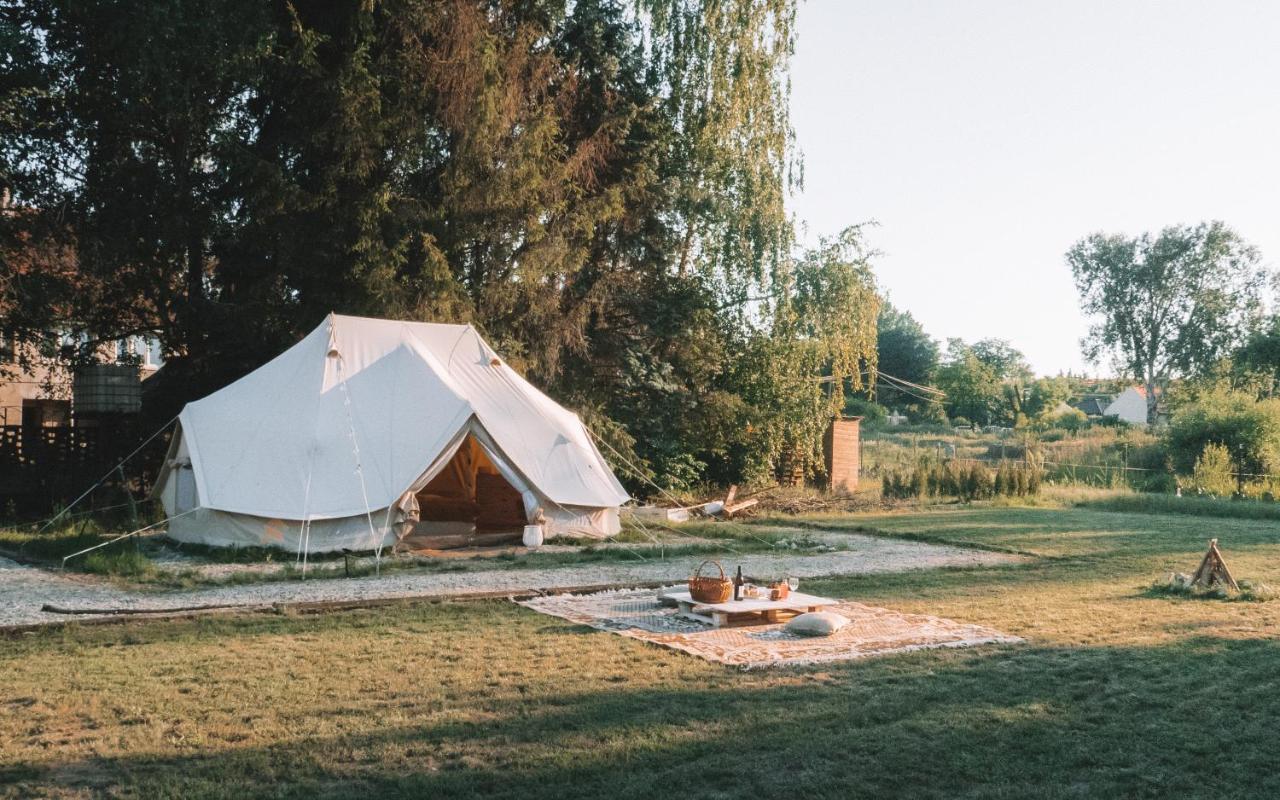 Bozsky Glamp Hotell Valtice Exteriör bild