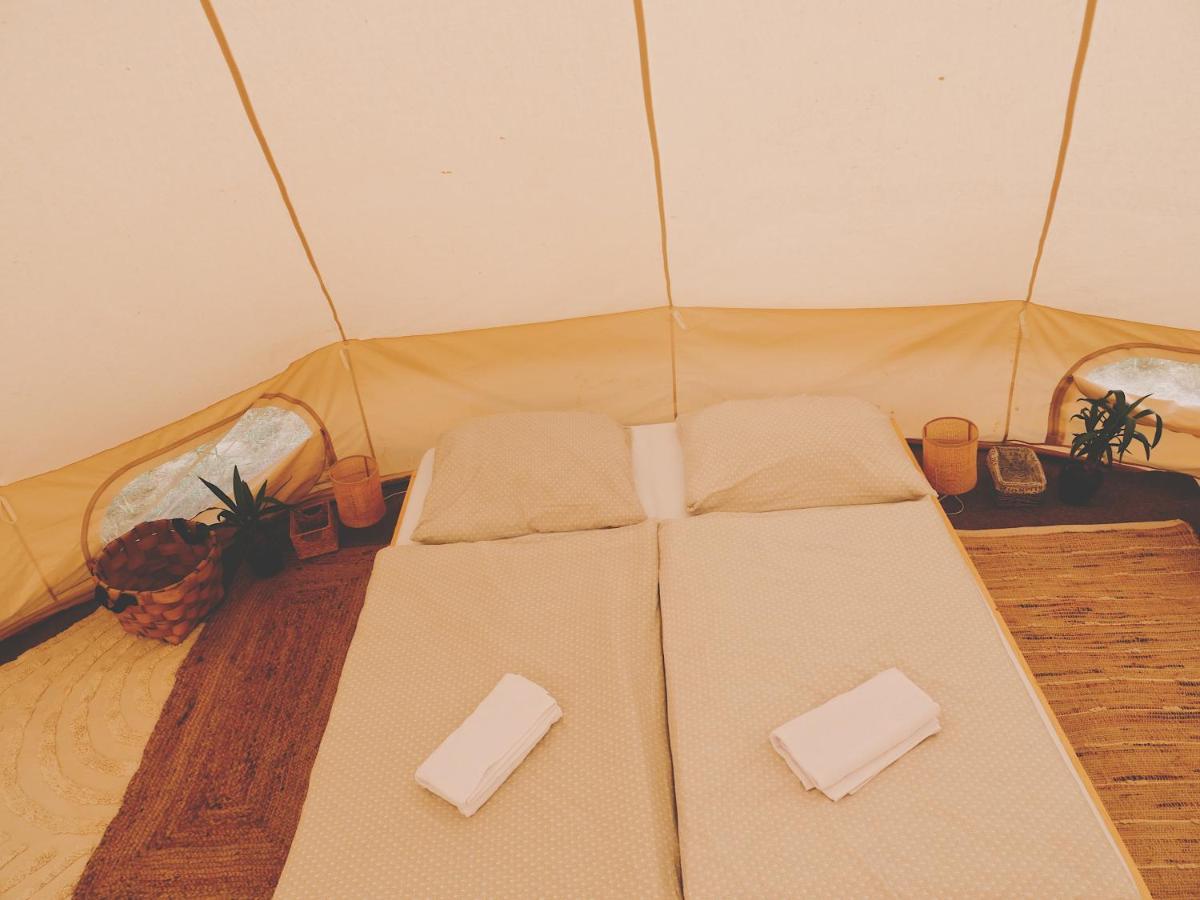 Bozsky Glamp Hotell Valtice Exteriör bild
